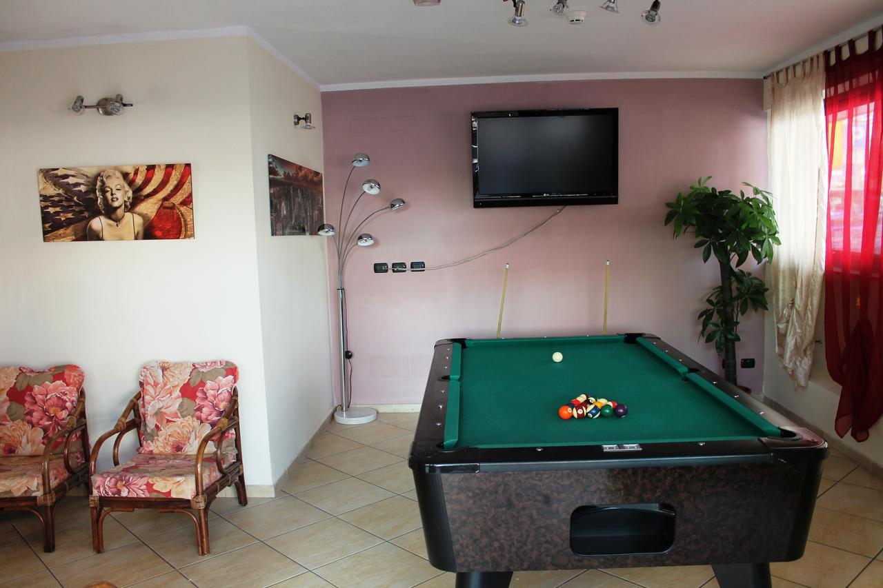 Hotel Oblio Римини Екстериор снимка