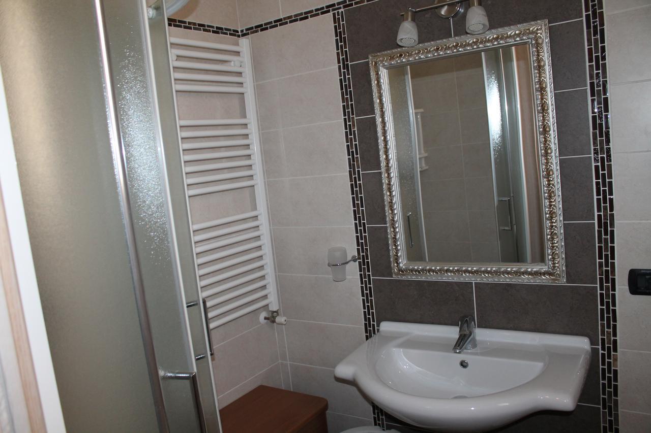Hotel Oblio Римини Екстериор снимка