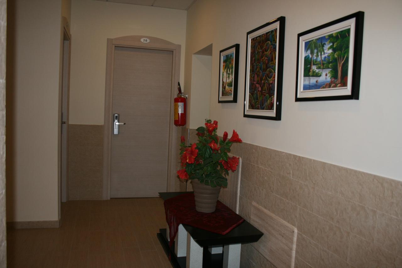 Hotel Oblio Римини Екстериор снимка