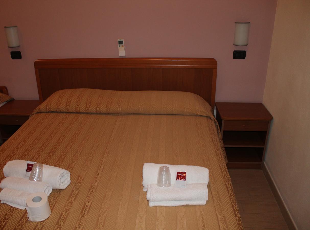 Hotel Oblio Римини Екстериор снимка
